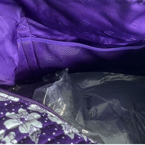 Vera Bradle Purple /White Rain Garden Travel Duffel 23x11x10D NWT - Picture 7 of 11